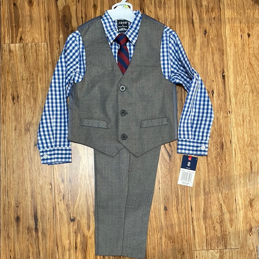 Izod 4 Piece Suit Set